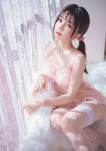 挠女生脚心